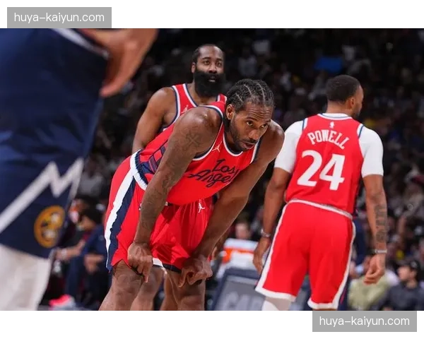 掘金快船激战半场比分紧咬 约基奇伦纳德核心对决备受关注