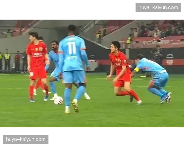 云南玉昆客场惜败上海海港,布尔克头球扳平展现实力